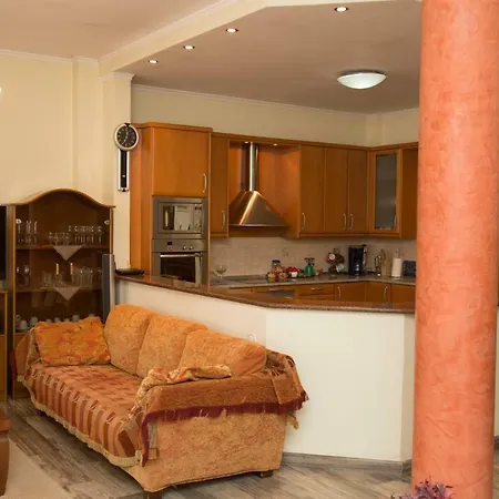 Veta's Spacious * Serres