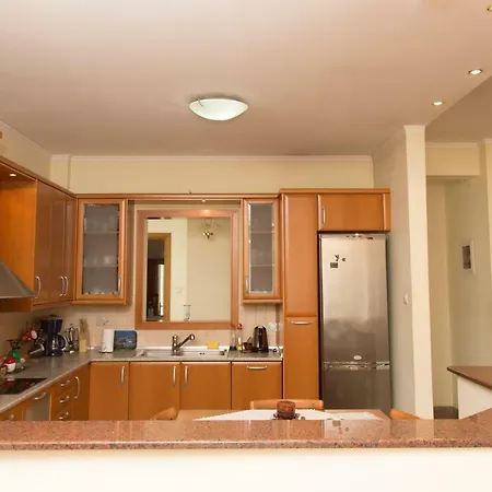 Veta's Spacious Serres