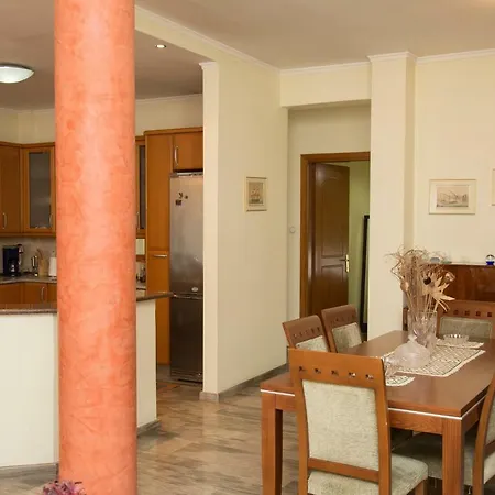Veta's Spacious * Serres