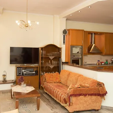 شقة Veta's Spacious سيرس