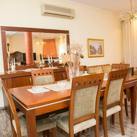 Veta's Spacious Apartment *