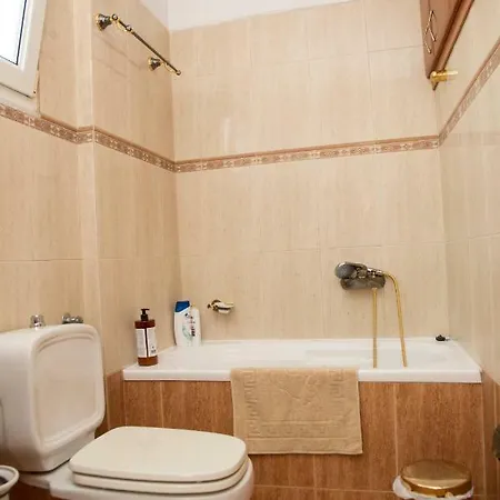 Veta's Spacious * Serres