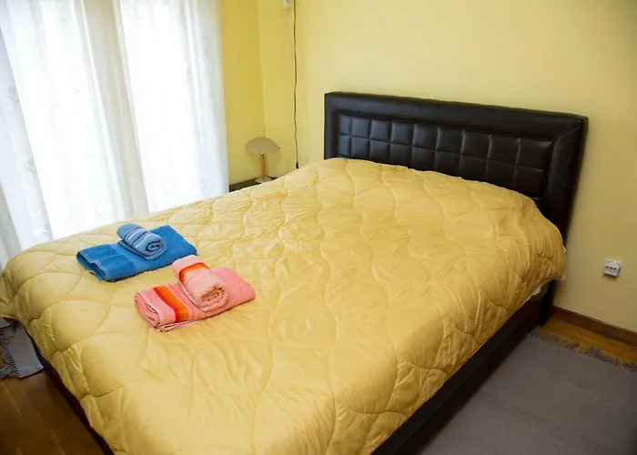 Veta's Spacious Serres