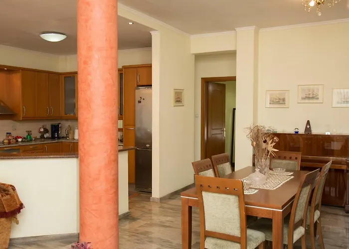 Veta's Spacious * 塞雷